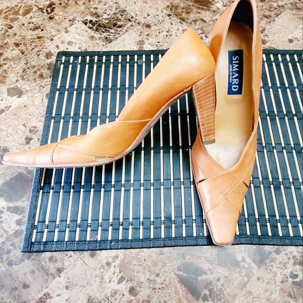 Women's Tan Heels